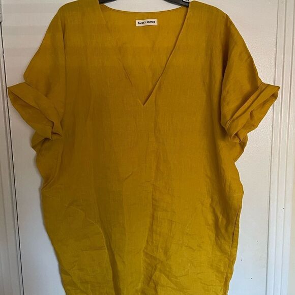 RACHEL CRAVEN
TEXTILES SHORT V NECK
CAFTAN - LINEN IN mustard - Picture 5 of 7